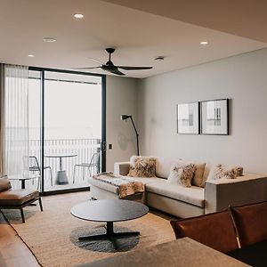 One-Bedroom Apartment Lake View